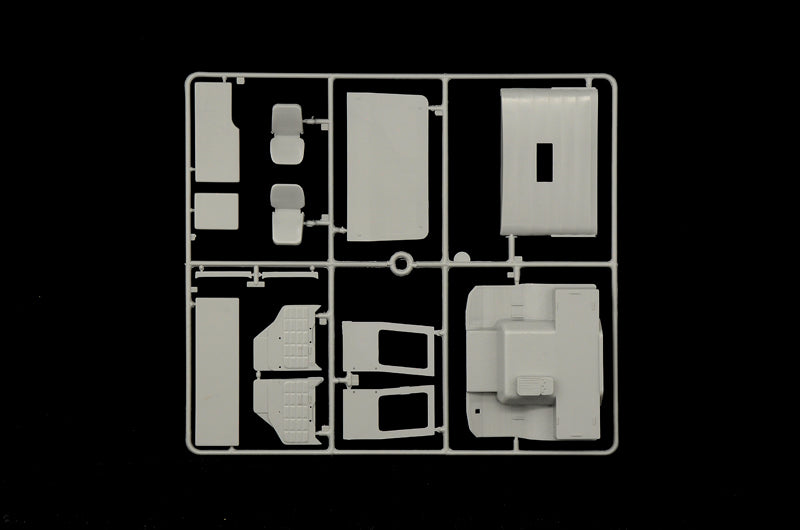 Italeri 3946 - SCALE 1 : 24 MAN F8 19.321 4x2