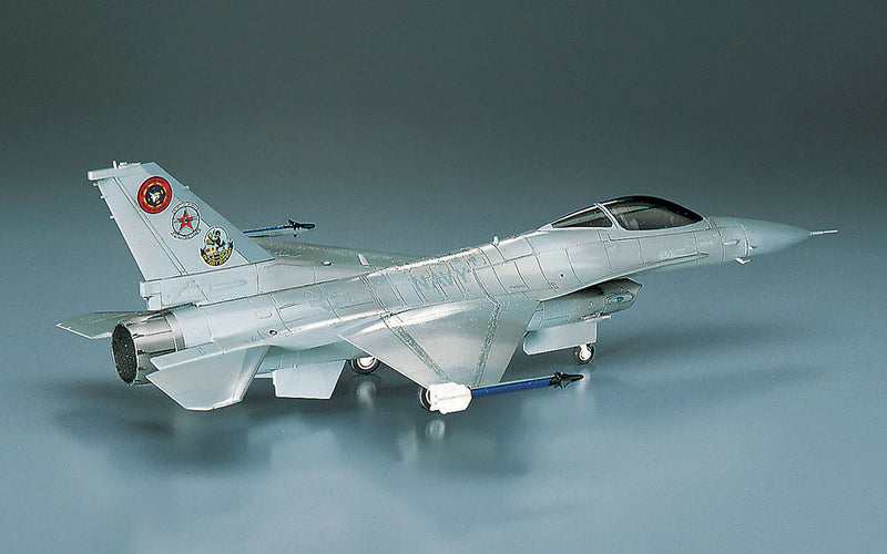 Hasegawa Models 342 F-16N Top Gun 1:72 SCALE MODEL KIT