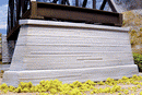 Chooch HO 8433 Concrete Double Track Pointed Bridge Pier