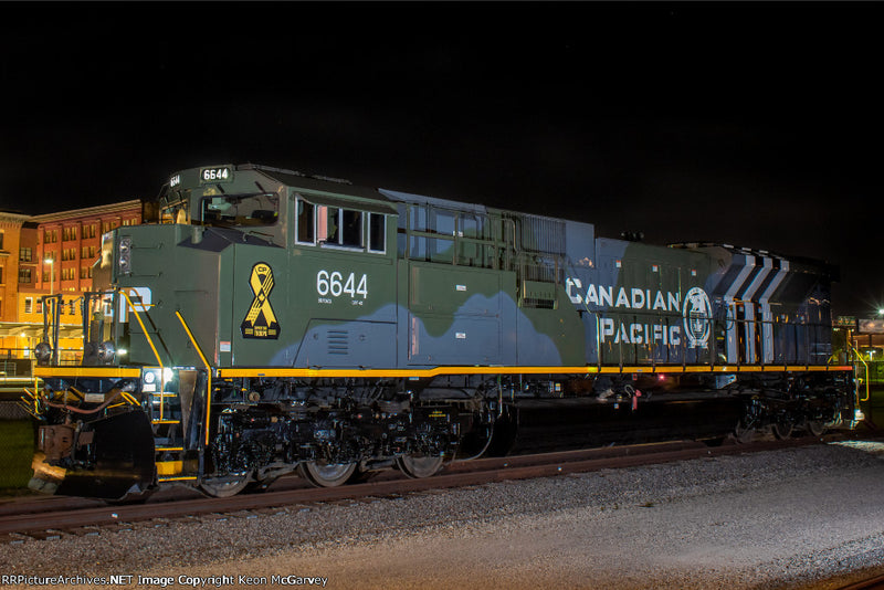 PREORDER Kato N 1768540 SD70ACu Diesel Locomotive, Canadian Pacific D-Day Military Heritage