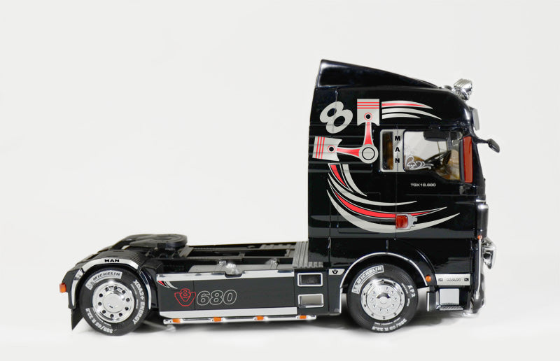 Italeri 3895 - SCALE 1 : 24 MAN TGX XLX