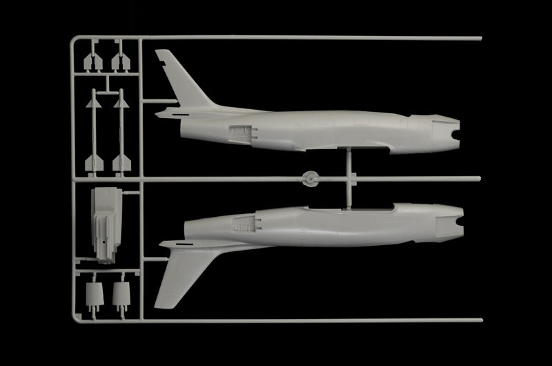 Italeri 2811 - SCALE 1 : 48 North American FJ-2/3 Fury