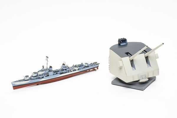 Takom Models - 7057 - 1:700 -Gearing-Class Destroyer USS Southerland DD-743 Gearing Class Destroyer 1945 (Full Hull+Bonus)