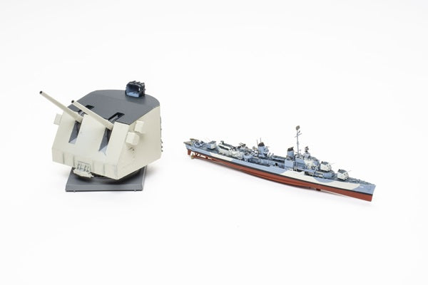 Takom Models - 7057 - 1:700 -Gearing-Class Destroyer USS Southerland DD-743 Gearing Class Destroyer 1945 (Full Hull+Bonus)