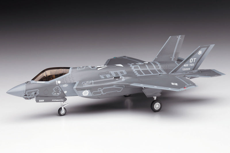 Hasegawa Models 1572 F-35A Lightning II 1:72 SCALE MODEL KIT