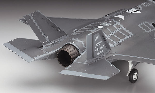 Hasegawa Models 1572 F-35A Lightning II 1:72 SCALE MODEL KIT