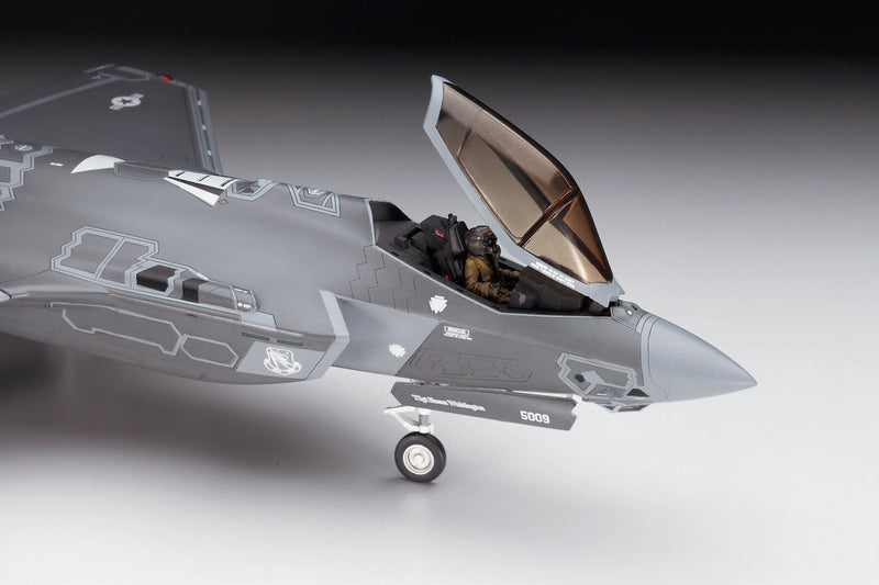 Hasegawa Models 1572 F-35A Lightning II 1:72 SCALE MODEL KIT