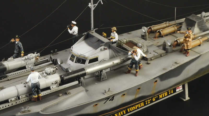 Italeri 5624 - SCALE 1 : 35 Vosper MTB 74 with crew