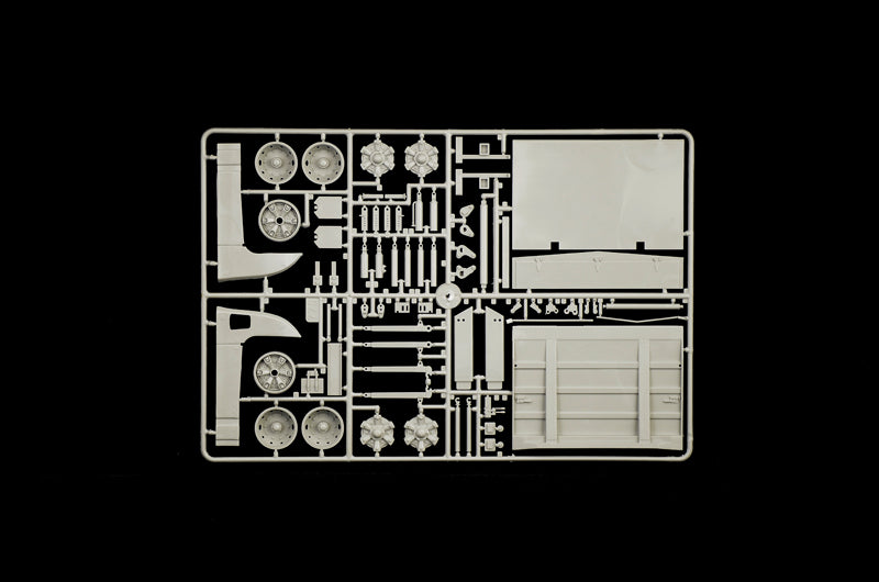 Italeri 3945 VOLVO F16 Globetrotter Canvas Truck with elevator 1:24