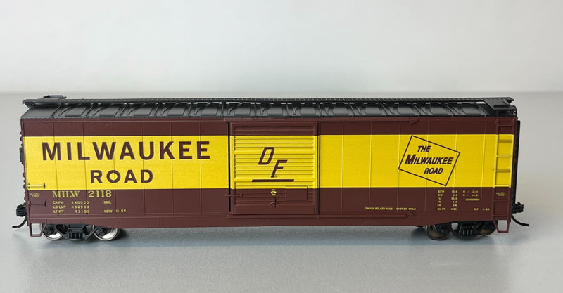 RIVAROSSI HR6584A 50' SLIDING-DOOR BOXCAR WITH ROOFWALK MILWAUKEE ROAD