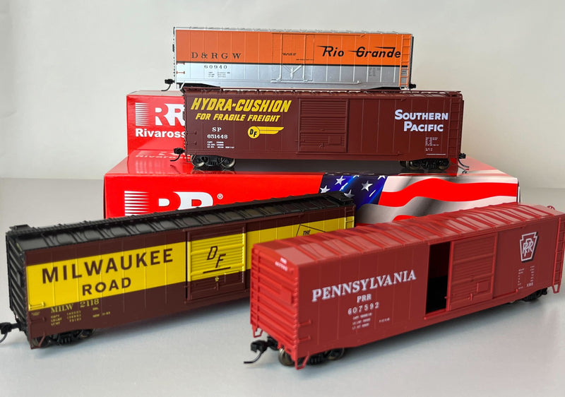 RIVAROSSI HR6586D 50' SLIDING-DOOR BOXCAR WITH ROOFWALK PENNSYLVANIA RAILROAD