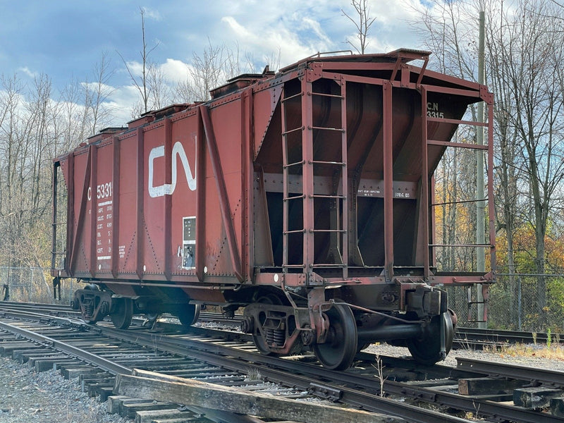 PREORDER Rapido 149009A HO Enterprise 2-Bay Covered Hopper - Ready to Run -- Canadian National (gray, red, Noodle Logo)