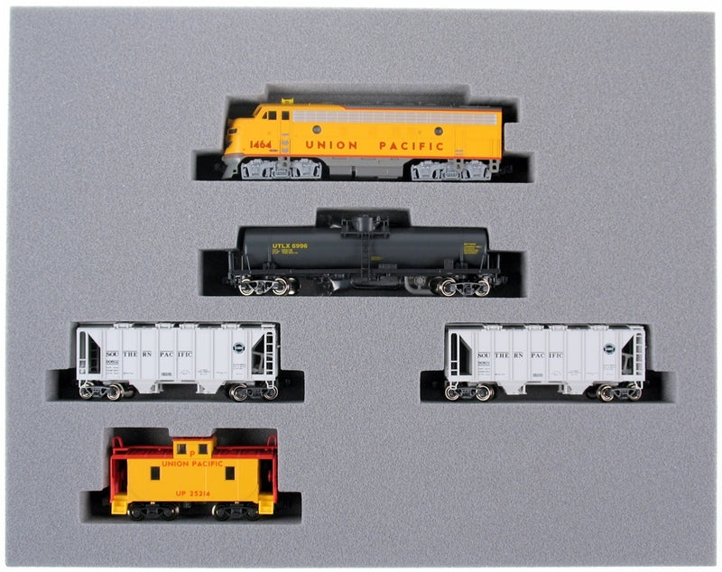 Kato N 1066272-DCC F7 Freight Train Set Without Track And Power, Union Pacific (Pre-Installed DCC)