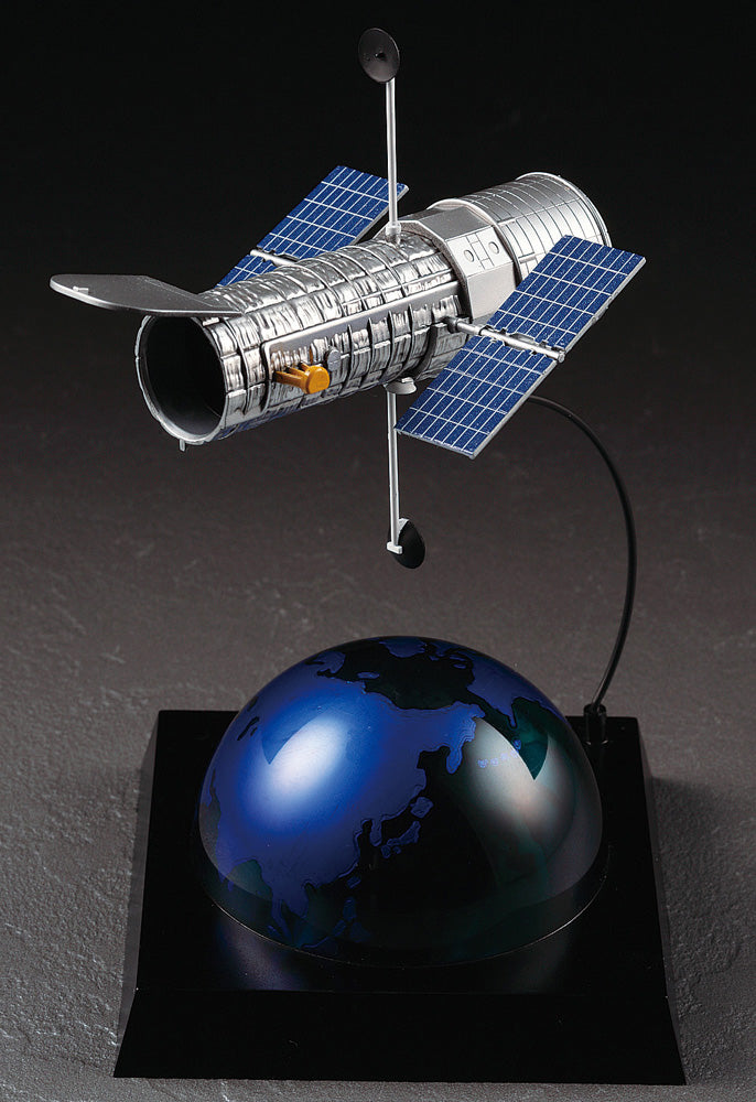 Hasegawa Models 52326 Hubble Space Telescope “20th Anniversary of Renovation” 1:200 SCALE MODEL KIT