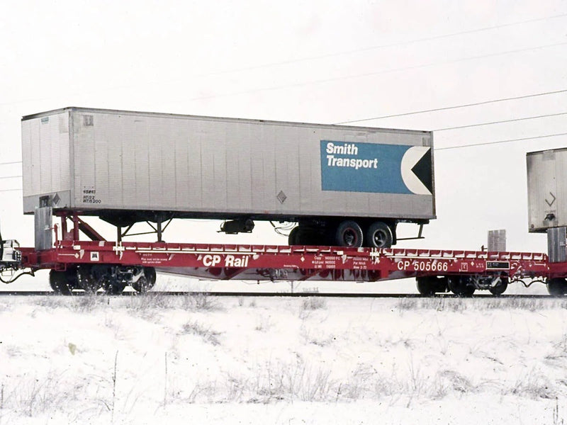 PREORDER Rapido 151003A HO Marine Industries Piggyback Flatcar - Ready to Run -- Canadian Pacific