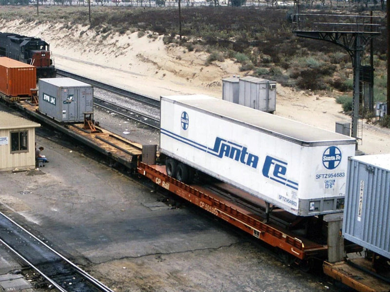 Rapido 151004A HO Marine Industries Piggyback Flatcar - Ready to Run -- Canadian Pacific