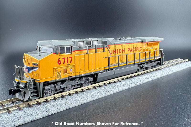 Kato 176-7040-S, GE AC4400CW Low Numberboards - Sound and DCC -- Union Pacific