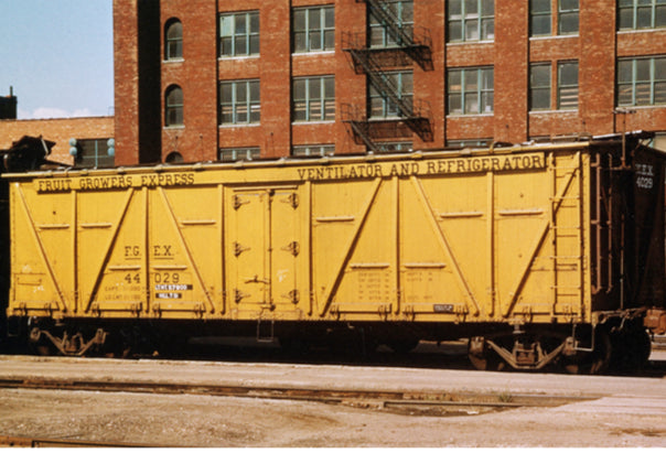 Rapido 177203 HO FGE R7 Reefer: FGE - Silver Roof Scheme: 6-Pack