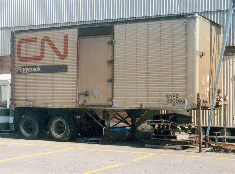 Rapido 403121 HO 26' Can-Car Dry Van Trailer - Assembled -- Painted, Unlettered (silver)