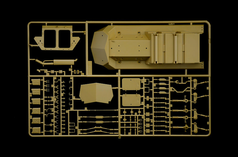 Italeri 6588 - SCALE 1 : 35 LAV-AT