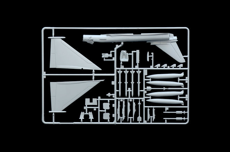 Italeri 1457 - SCALE 1 : 72 EF-2000 Typhoon In R.A.F. Service