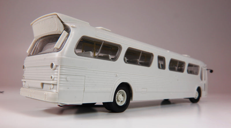 PREORDER Rapido HO 753105 Mid-1960s - 1980s Suburban New Look Bus - Lighted - Assembled