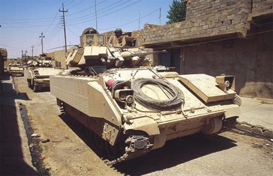 DML Military 7416 M3A2 ODS Bradley W/ERA 1:72