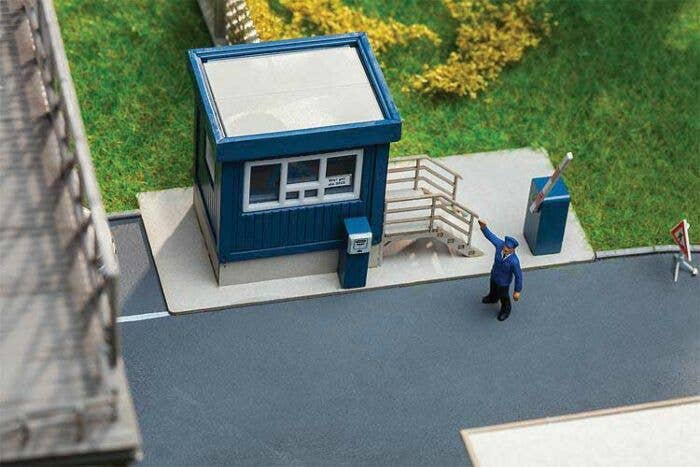 Faller HO 130625 Gatekeeper's Booth, Laser-Cut and Plastic Kit, 3-11/16 x 2-3/8 x 1-5/8" 9.4 x 6 x 4.1cm