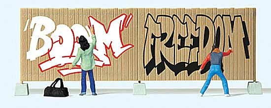 Preiser HO 94N  10334 Graffiti Artists, 2 Figures & Fence