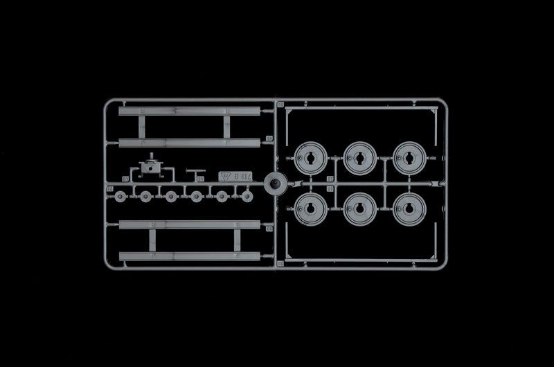 Italeri 3911 - SCALE 1 : 24 CLASSIC TANK TRAILER "We are family"