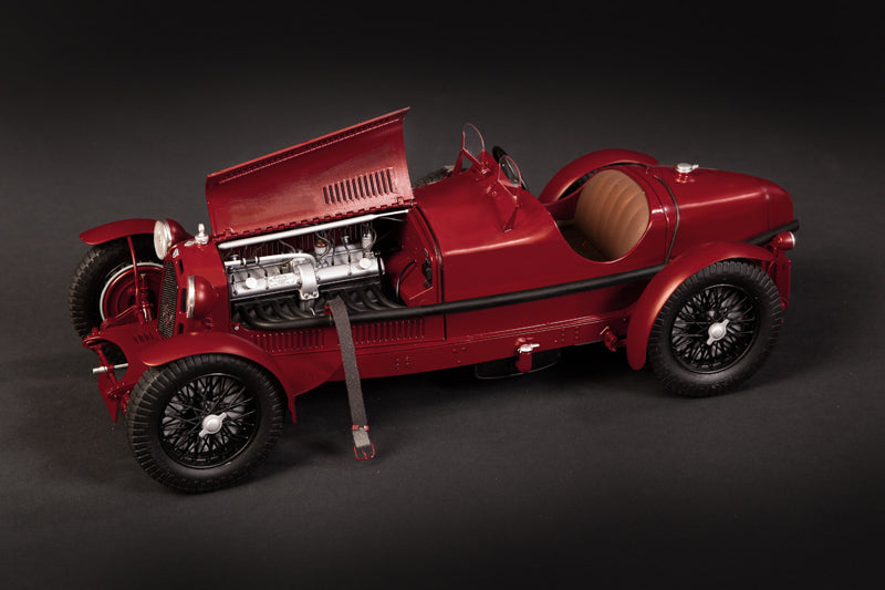 Italeri 4708 - SCALE 1 : 12 Alfa Romeo 8C 2300 Roadster