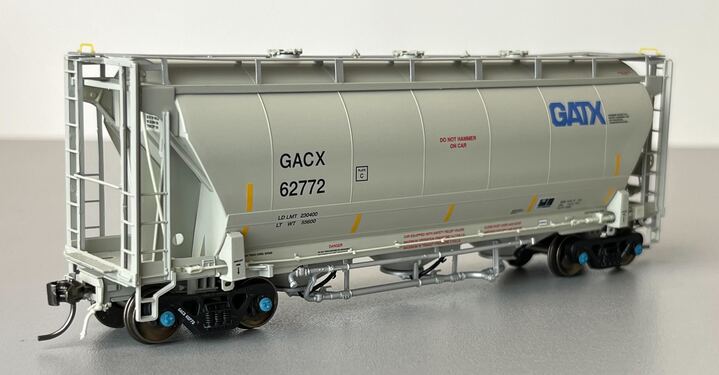 Atlas 20006840 HO Trinity 3230 Covered Hopper General American (GACX) 62772 (Grey/Black/Blue)