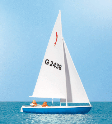 Preiser HO 10679 Korsar Sailboat with 3 Sailors, Sails Up (yellow, red, black)