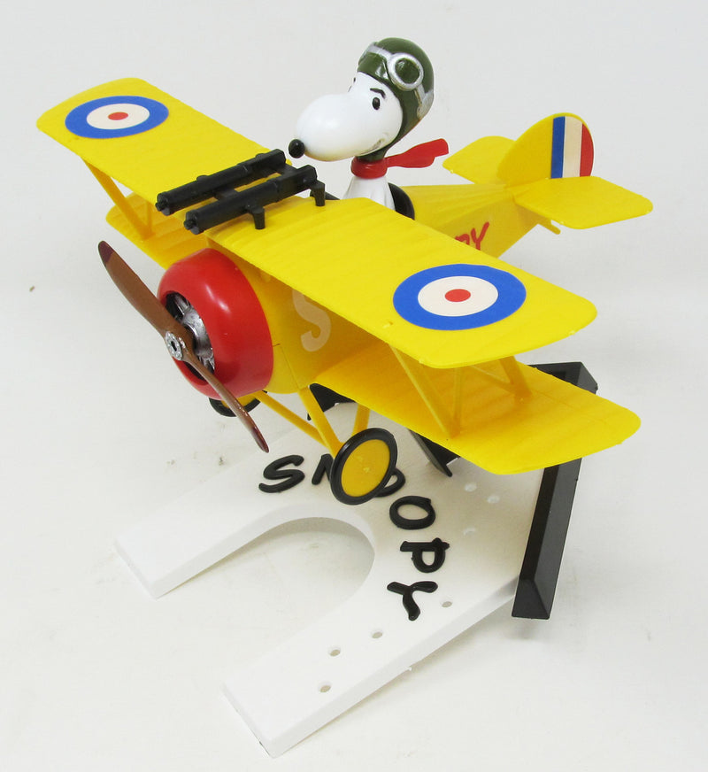 Atlantis Models M6779 Snoopy and his Sopwith Camel with Motor SNAP