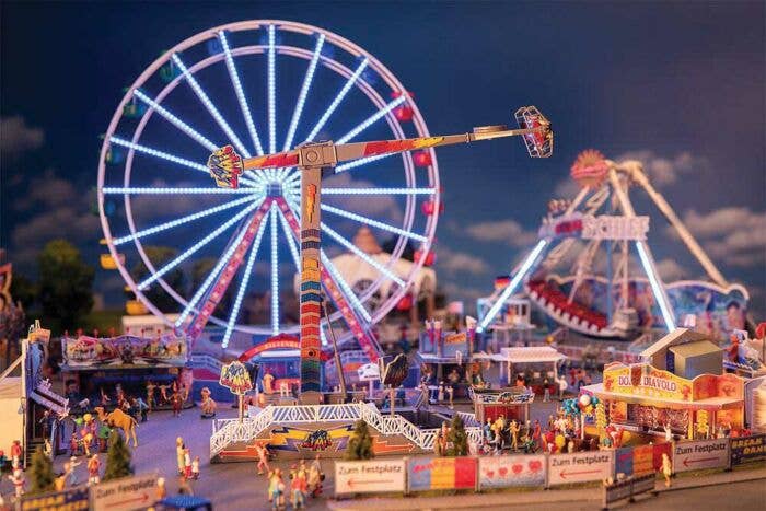 Faller HO 140450 No Limit Motorized Carnival Ride Kit, 8-7/16 x 3-15/16 x 14-9/16" 21.5 x 10 x 37cm