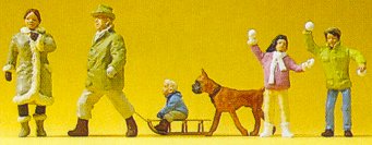 Preiser HO 10310 Krause Family Out in Winter with Dog (5)