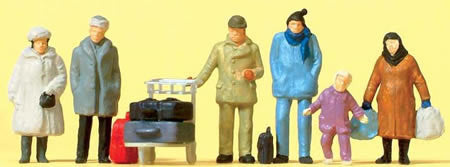 Preiser HO 14038 Travelers in Winter Clothes (6)