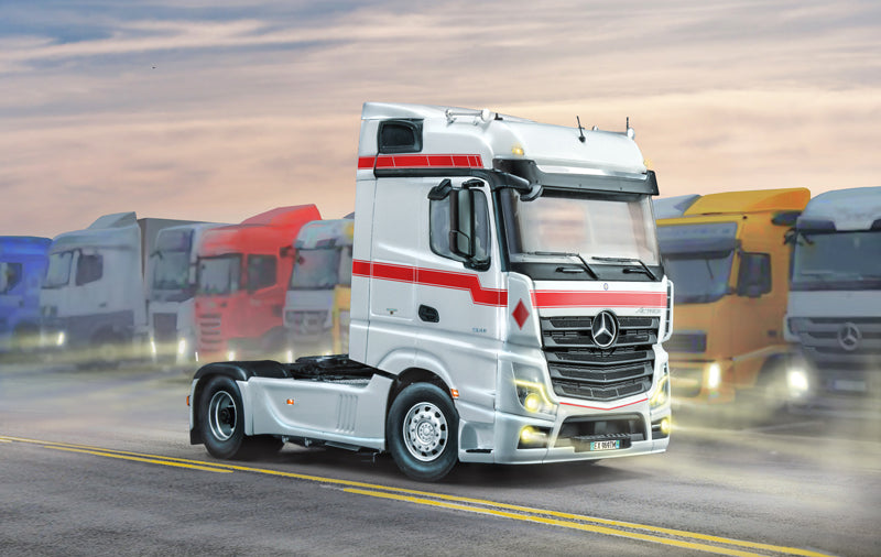 Italeri 3948 MERCEDES-BENZ MP4 BIG SPACE 1:24