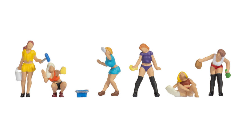 PREORDER Noch HO 15947 Car Wash Women (6-Pack)
