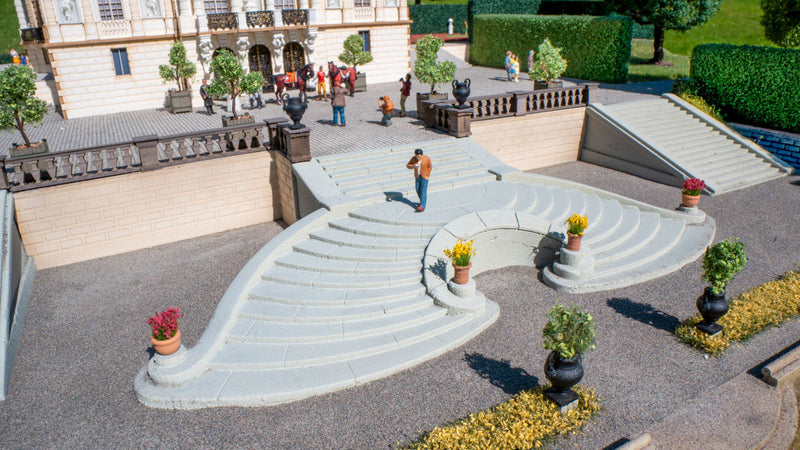 PREORDER Noch HO 58315 Open Air Staircase, Curved