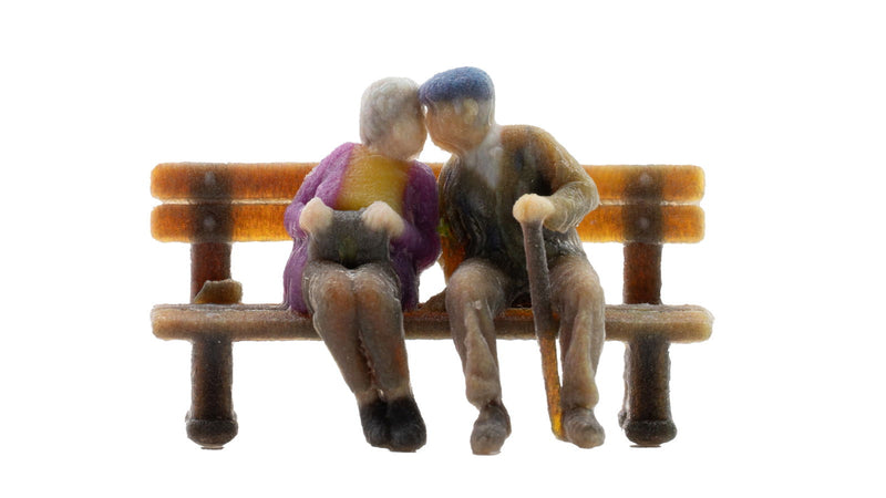 PREORDER Noch HO 10435 Seniors on a bench