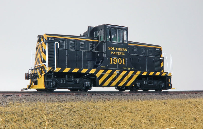 Rapido 048025 HO GE 44 Tonner (DC/Silent): Southern Pacific - Black Scheme: