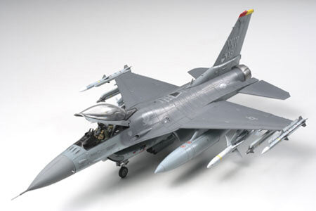 Tamiya 61098 F-16Cj Fighting Falcon 1:48