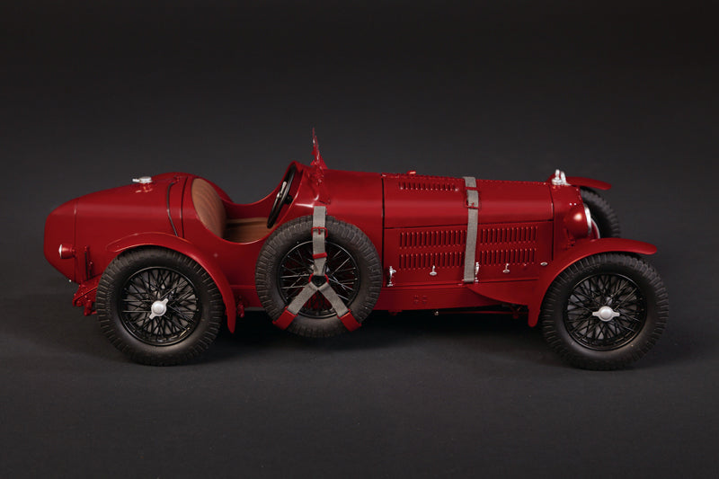 Italeri 4708 - SCALE 1 : 12 Alfa Romeo 8C 2300 Roadster