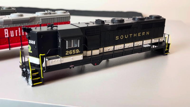 BLI 7544 EMD GP35, SOU 2659, Tuxedo Scheme, Paragon4 Sound/DC/DCC, HO Scale