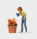 Preiser HO 28103 Watering the Flowers