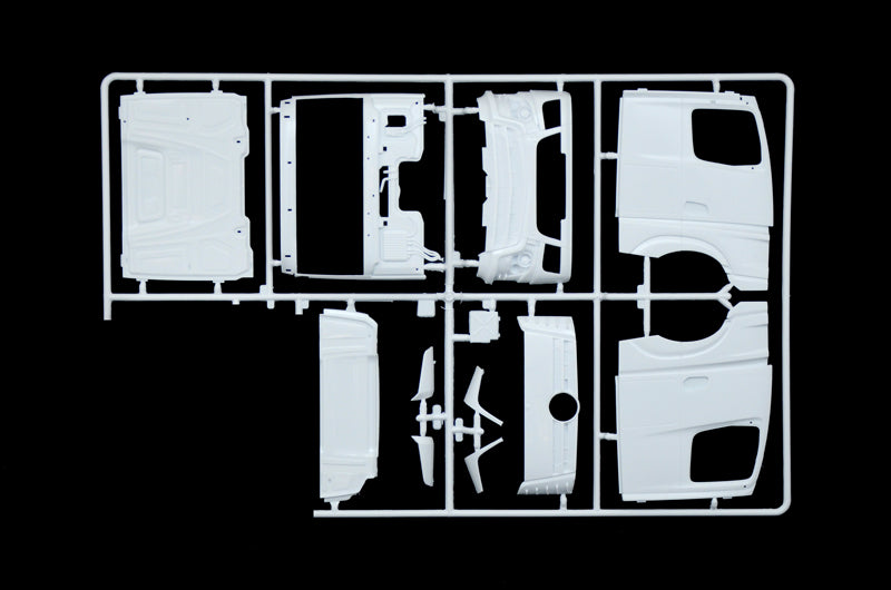 Italeri 3948 MERCEDES-BENZ MP4 BIG SPACE 1:24