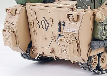 Tamiya 35265 M113A2 ARMORED PERSON CARRIER Desert Version, 1:35 Scale