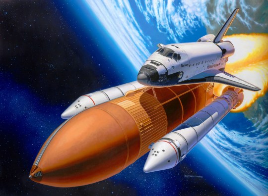 Revell Monogram Germany 04736 Space Shuttle Discovery + Booster Rockets 1:144