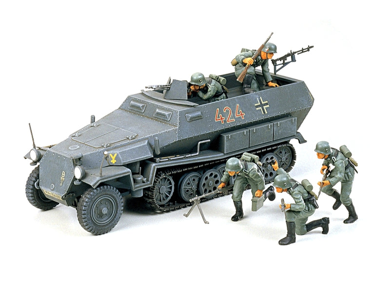 Tamiya 35020 GERMAN HANOMAG SDKFZ 251/1 KIT, 1:35 Scale